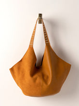 Load image into Gallery viewer, RYKER TOTE: Honey
