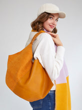 Load image into Gallery viewer, RYKER TOTE: Honey
